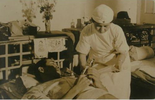 戦時中の病院のベッド