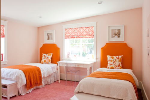 オレンジを使った寝室