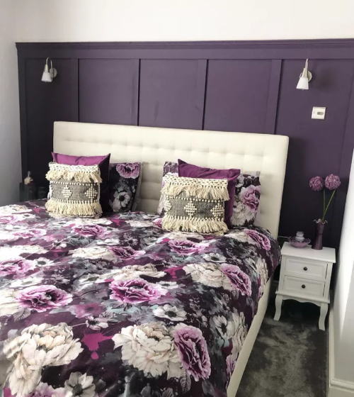 紫を使った寝室のコーディネート