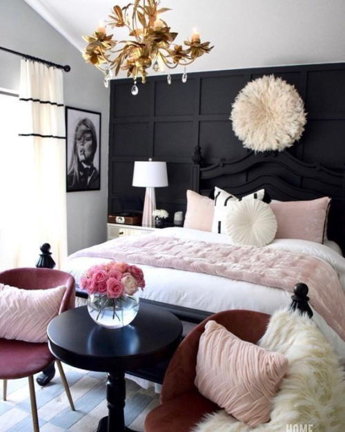 黒とピンクの女の子らしい寝室