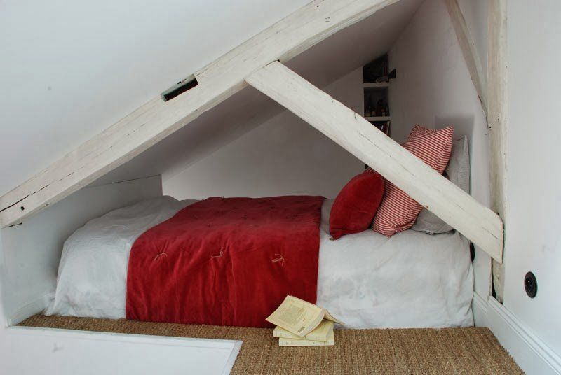 究極な狭い部屋へのベッド配置