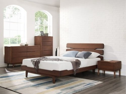 茶色の家具の寝室の壁の色